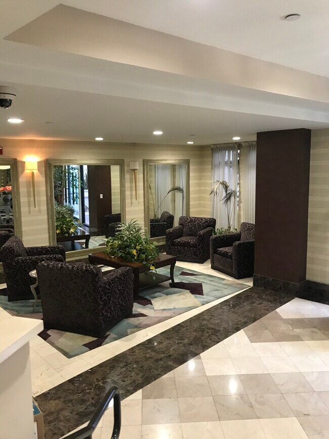 Lobby - 5625 Crescent Park W