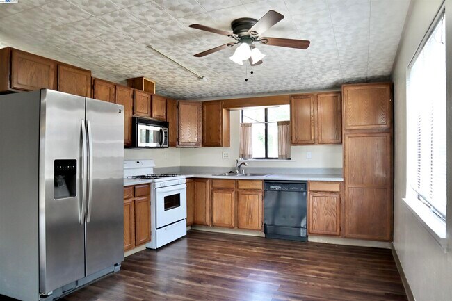 Building Photo - 600 Orangewood Dr