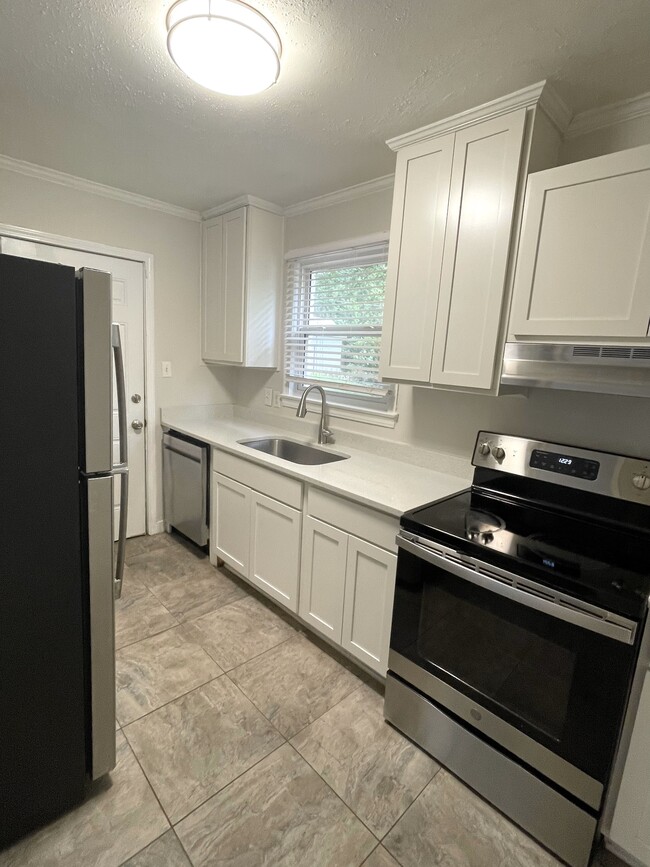 Kitchen - 3127 Revolution Park Dr