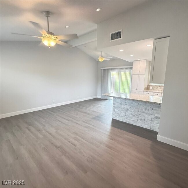 Foto del edificio - 508 Woodcrest Ct