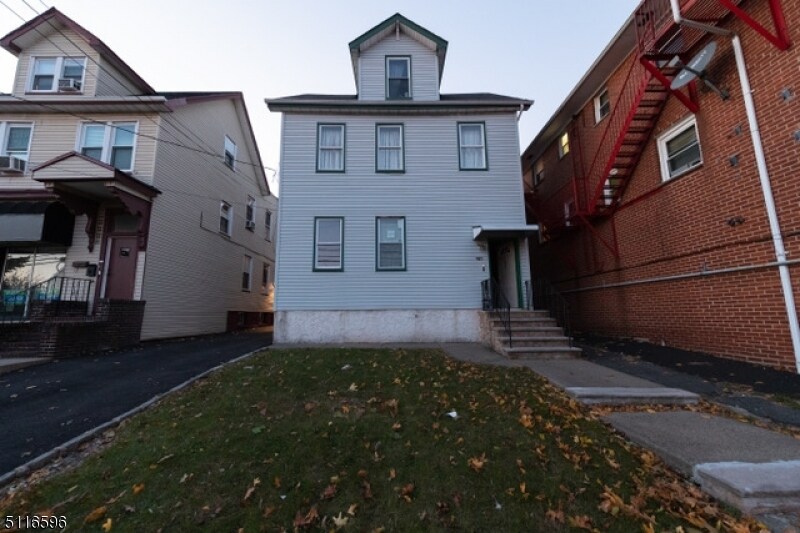 Primary Photo - 985 Stuyvesant Ave