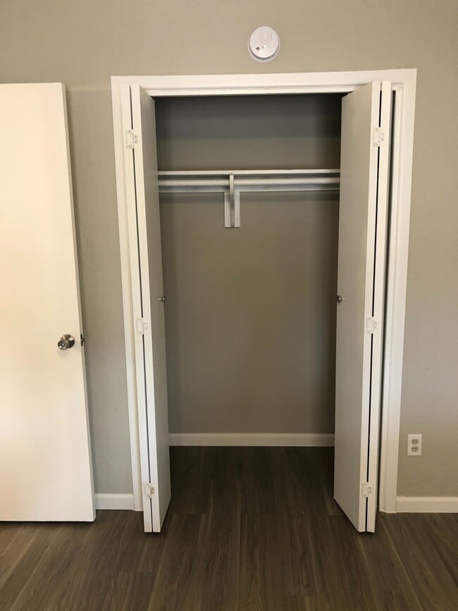 Building Photo - 7015 E Wilshire Dr