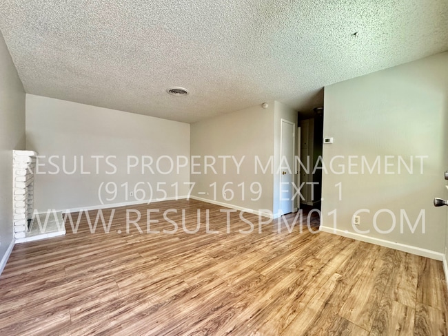 Building Photo - Spacious and Updated 3-Bedroom Duplex in F...