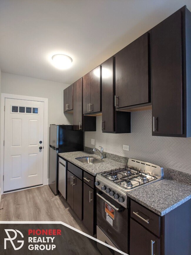 Foto del edificio - 711 W Brompton Ave