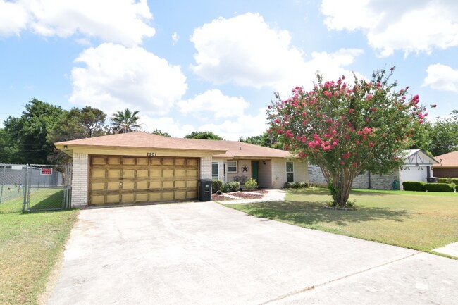 Building Photo - 2201 El Dorado Dr