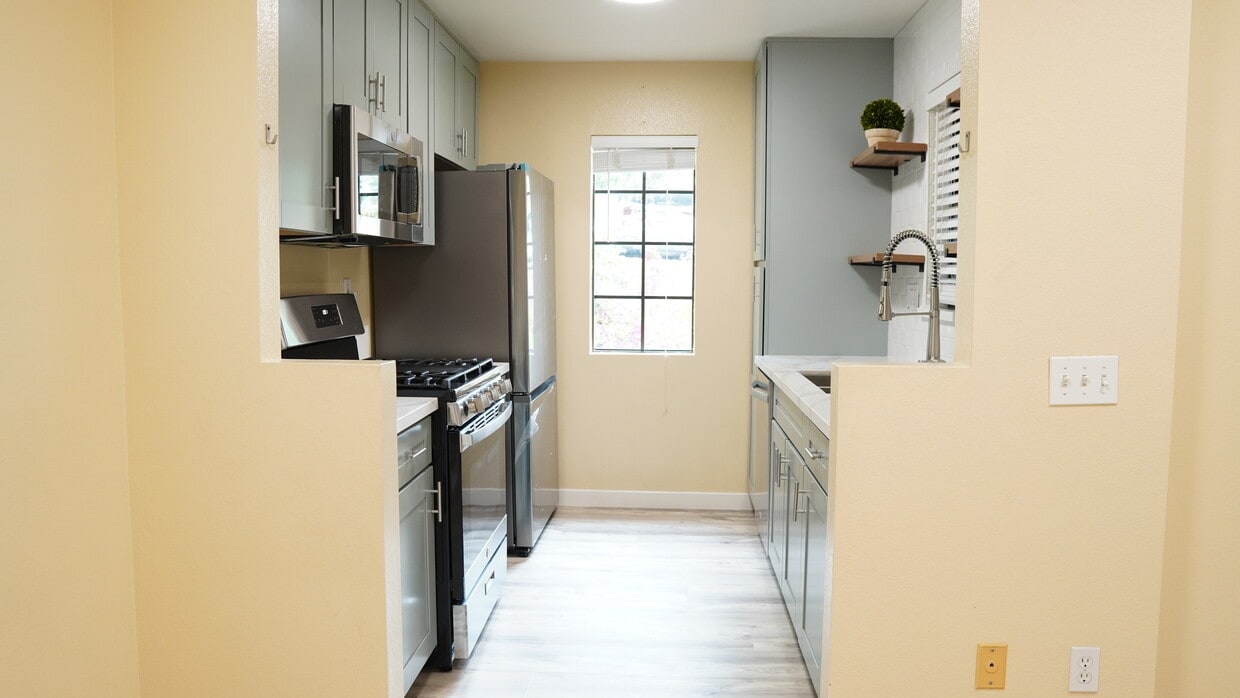 Fully Renovated Kitchen - 10343 Azuaga Street