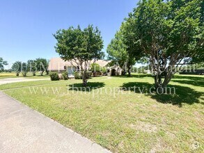 Building Photo - 103 Oak Creek Ct