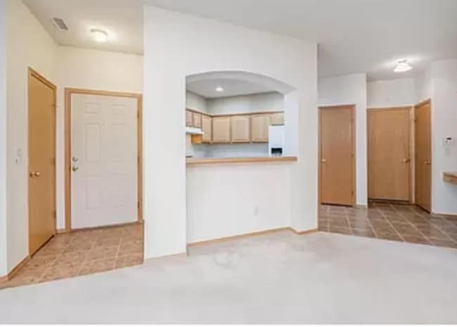 Building Photo - Highly sought after 2 bed/2 bath twin home...