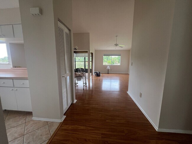 Building Photo - 3018 Sail Pointe Cir
