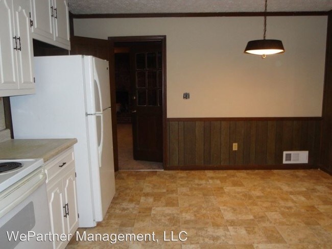 Building Photo - 3 br, 2 bath House - 3651 Rainbow Circle