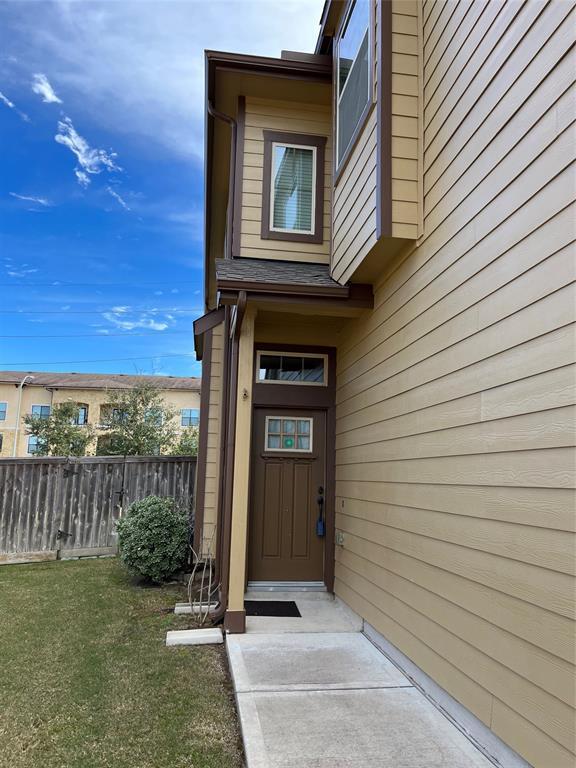 Foto del edificio - 12250 La Strada St