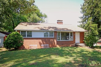 Building Photo - 1401 Forest Ridge Rd