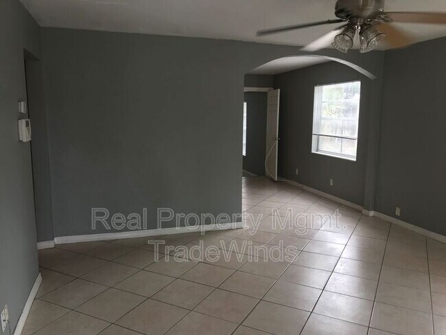 Building Photo - 4048 3rd Ave S