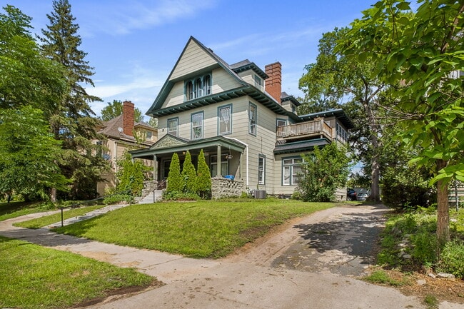 Building Photo - 2213 Aldrich Avenue South
