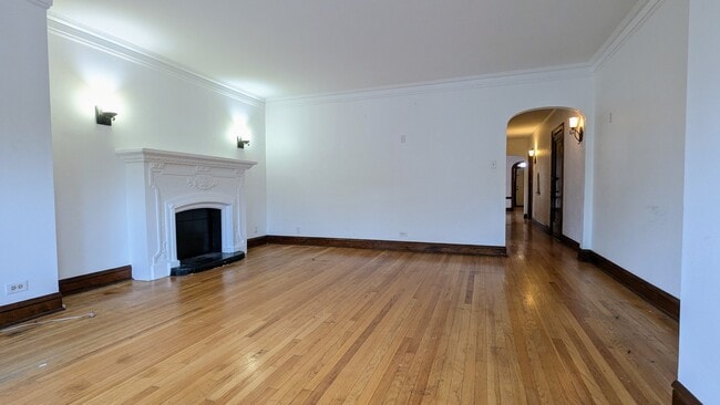 Building Photo - 1010 N Austin Blvd