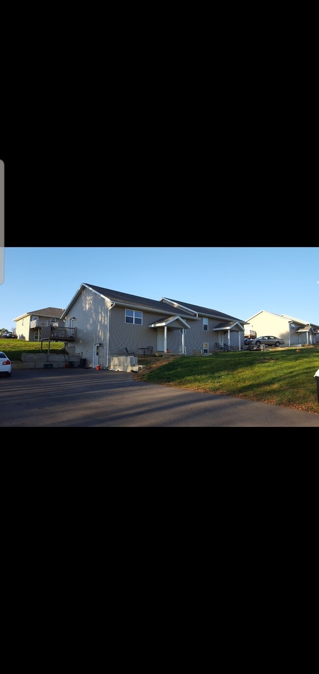 Building Photo - 1110 Fox Ridge Rd