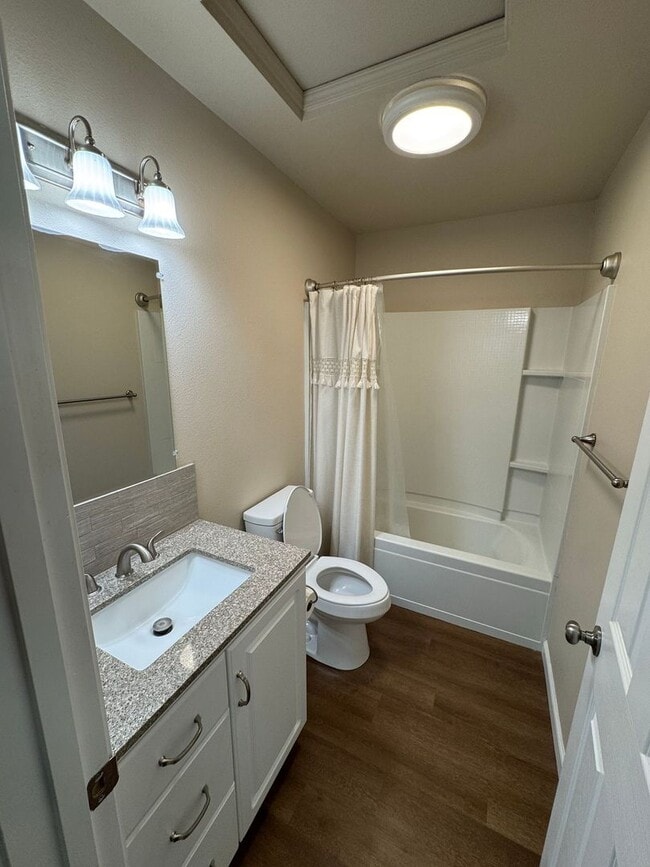 Foto del edificio - 3 Bedroom 2 Bath in Reedley California