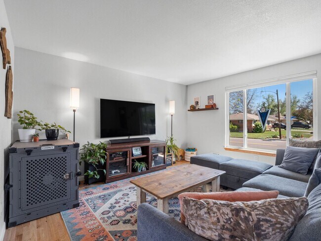 Building Photo - Spacious 5-Bedroom Ranch Backing to the High Line Canal in Littleton