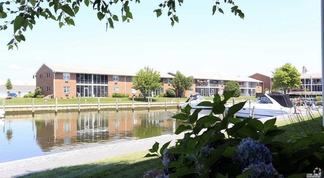 Foto del edificio - 417 Marine Ln