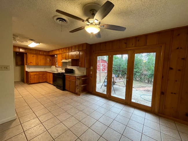 Building Photo - 504 Highland Dr