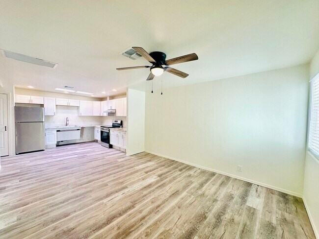 Building Photo - 1337 W Pennington St