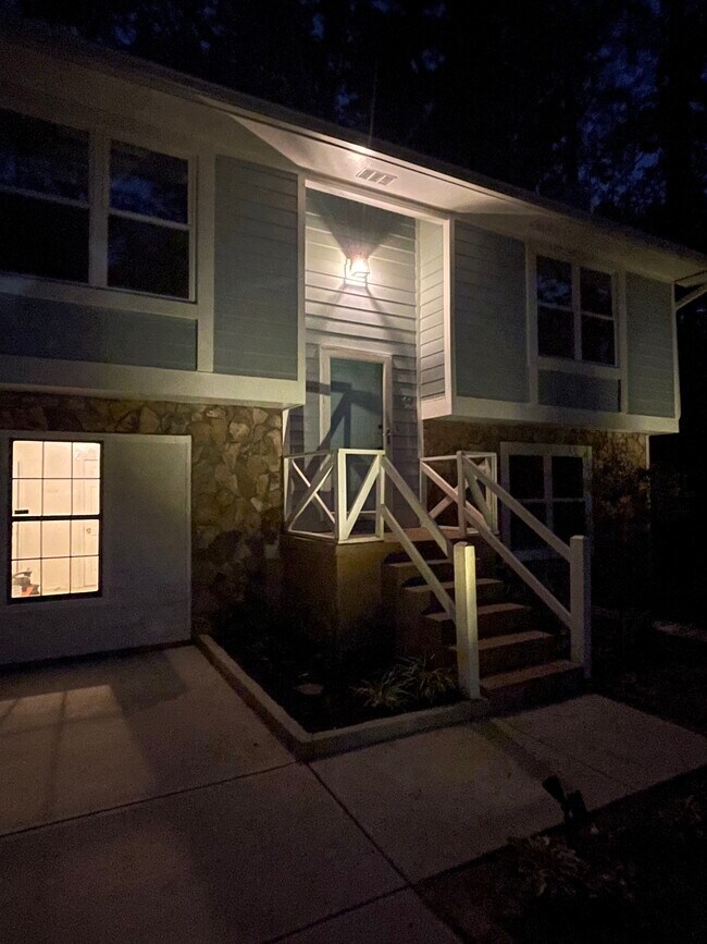 Foto del edificio - 1169 Hillcrest Ct