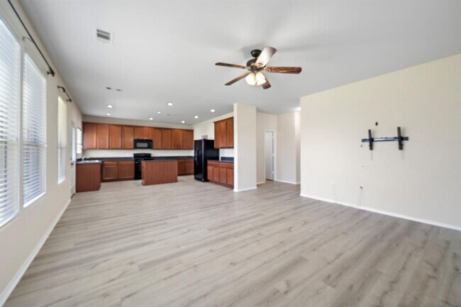 Foto del edificio - 1418 S Maple Dr