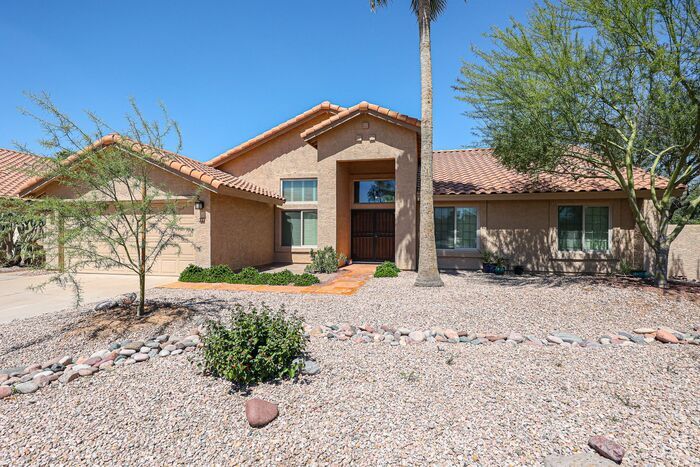 Foto principal - Welcome to this stunning 4 bedroom, 2 bath...