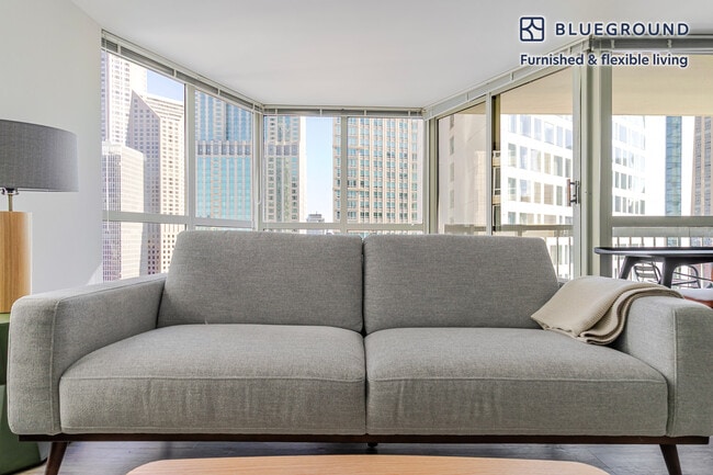 Building Photo - 1 E Delaware Pl