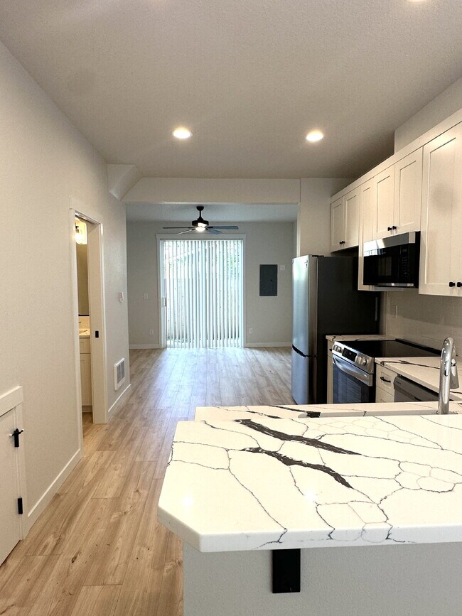 Building Photo - New 2-Bedroom Townhome with Large Front Ya...
