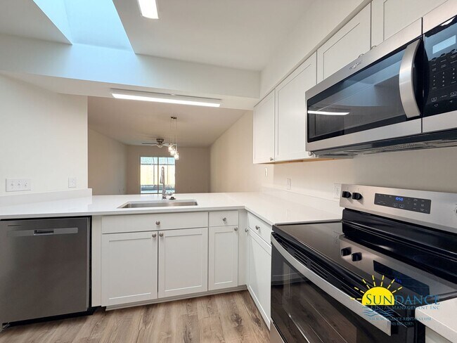 Foto del edificio - Fully Renovated 3 Bedroom Home in Shalimar!