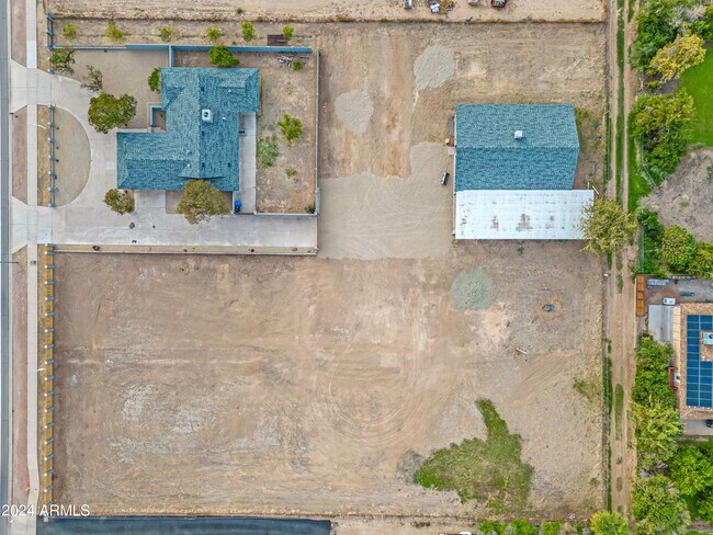 Building Photo - 4812 W Greenway Rd