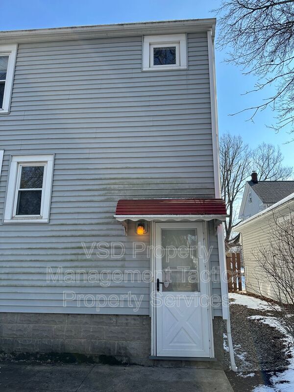 Building Photo - 1780 S Green Rd