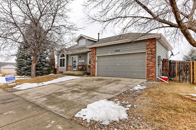 Building Photo - 4 Bedroom 2 Bath in Huntington Hills
