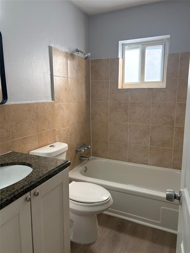 Foto del edificio - 5901 NW 17th Pl