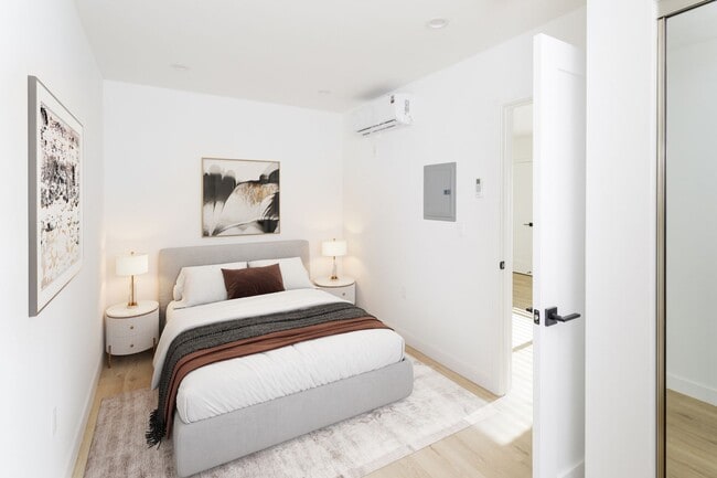 Interior Photo - 12759 Matteson Ave