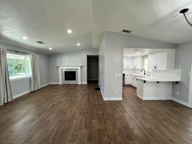 Building Photo - 16122 Stagecoach Ave