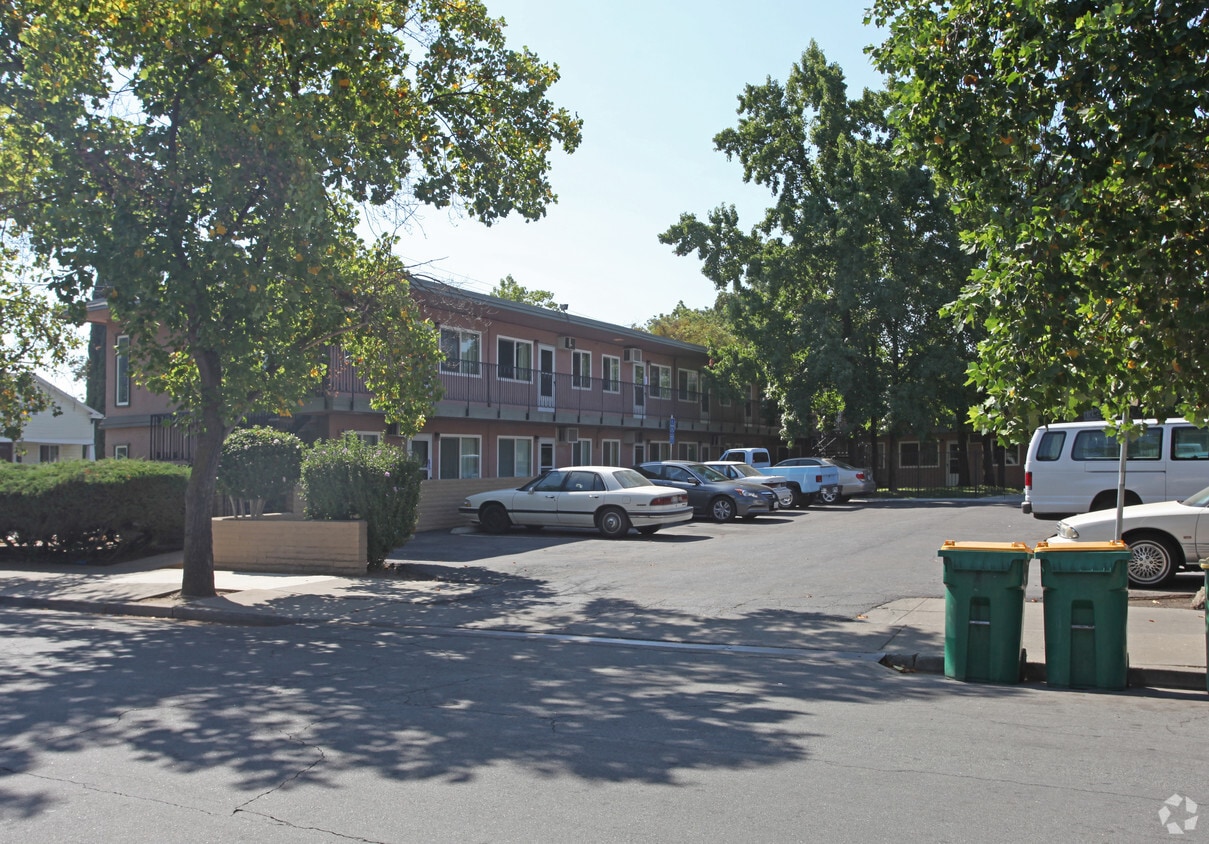 Primary Photo - 310 W Poplar St