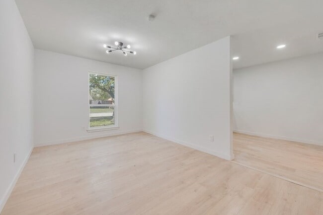 Building Photo - 4214 Osage Dr