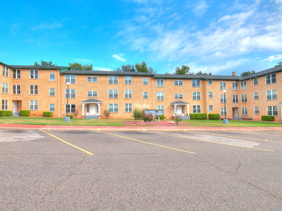 701 Culbertson Dr Unit 09, Oklahoma City, OK 73105 Room for Rent in