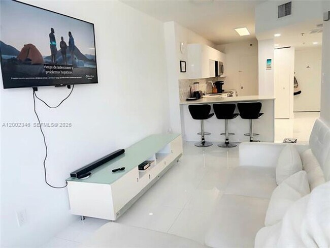 Foto del edificio - 100 Lincoln Rd