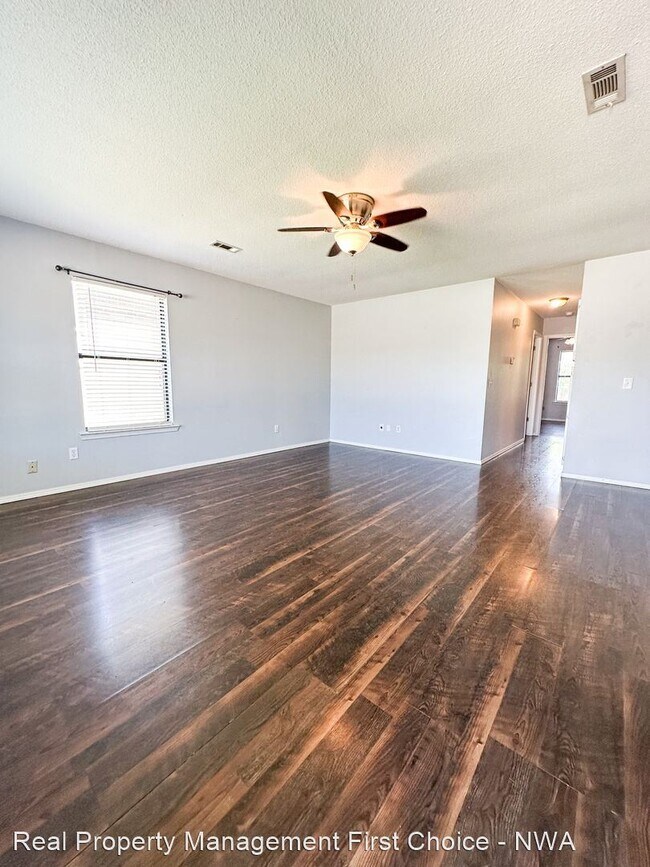Building Photo - 2 br, 1.5 bath House - 5903 Samantha St. U...