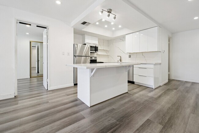 Foto del edificio - 321 S San Vicente Blvd