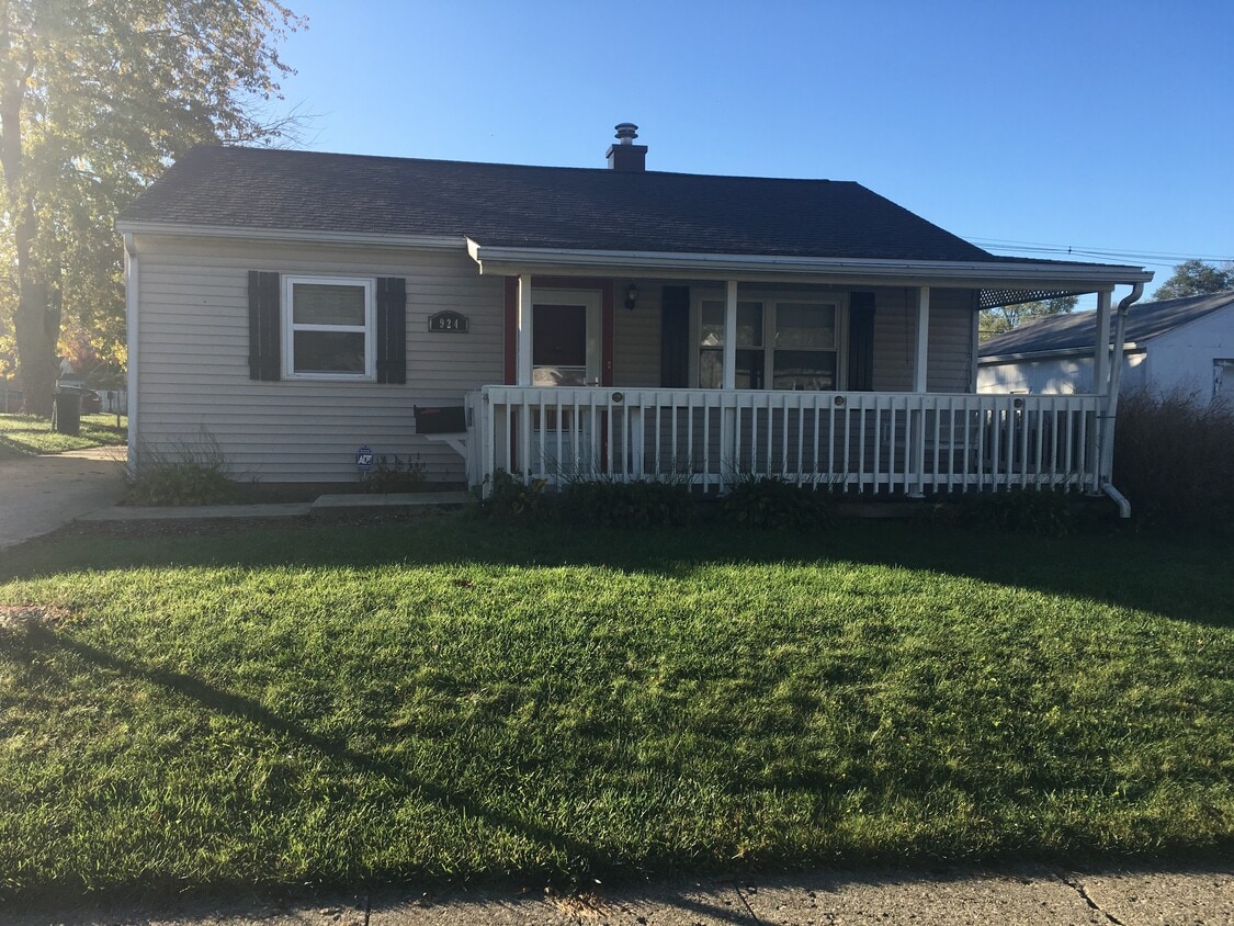 924 W Purtscher Dr, Peoria, IL 61614 House Rental in Peoria, IL