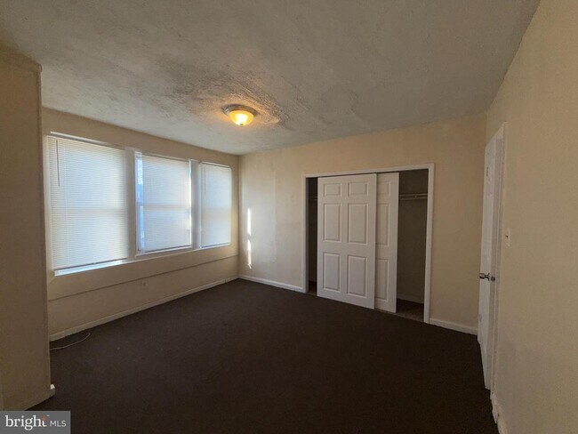 Foto del edificio - 4929 N Franklin St