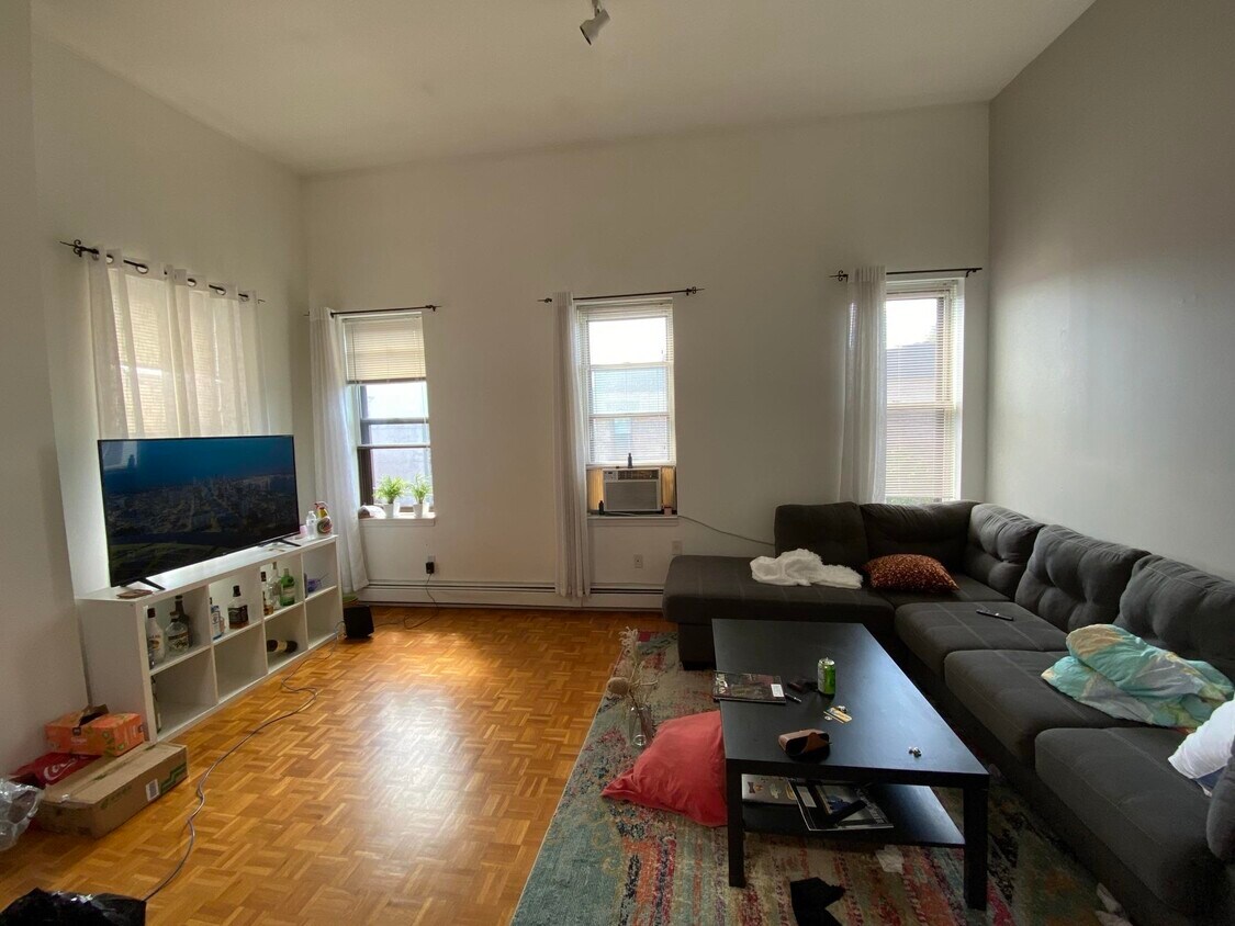 Primary Photo - 550 2nd St