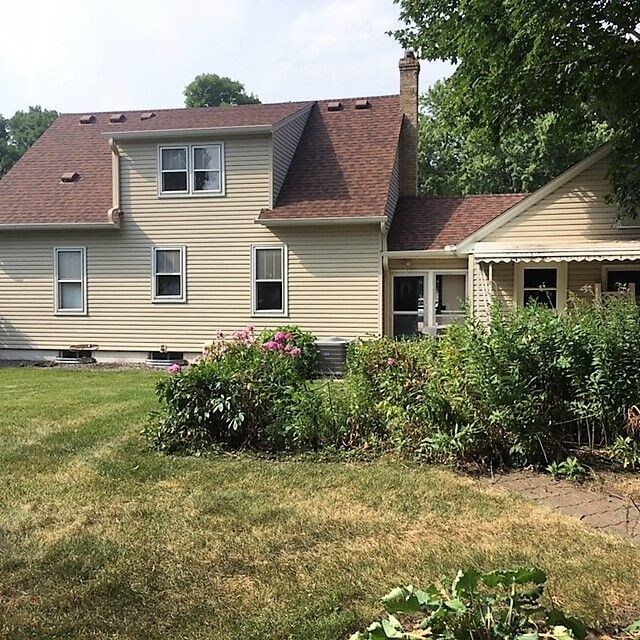Building Photo - Large 4 bedroom 2 bath Shakopee home