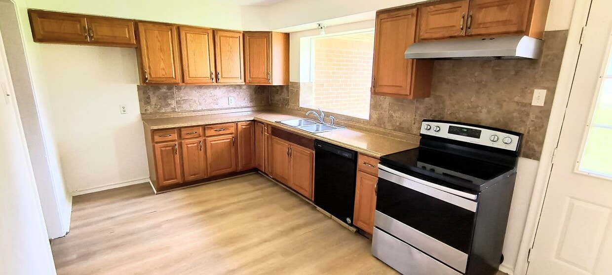 Primary Photo - 3-Bedroom Home for Lease in Prime Location