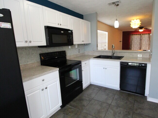 Foto del edificio - Navarre Gem Near Beaches & Bases – 3BR/2BA...