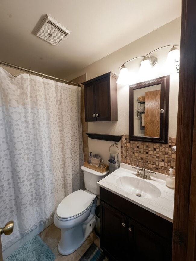 Building Photo - Updated Studio with Incredible Mountain Views – Silverthorne, Colorado